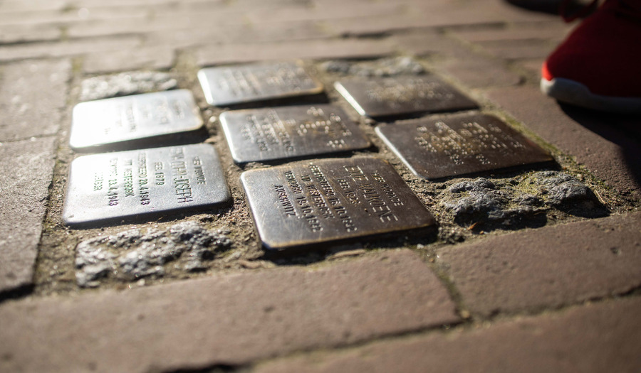 De Keuze Van Tineke Verweij Struikelstenen Poetsen In Gouda Petrus
