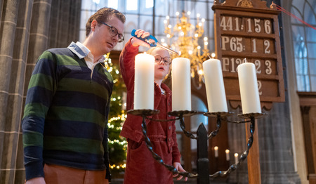 Een adventskrans met kaarsen: waar komt die traditie vandaan?