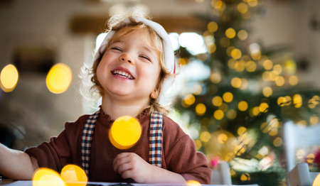 Toeleven naar Kerst: dit kun je thuis doen met je baby, peuter of kleuter