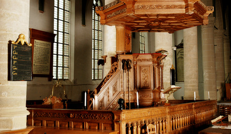 De preekstoel: van barok kunstwerk tot sobere lezenaar