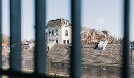 Kerkdienst in de bajes