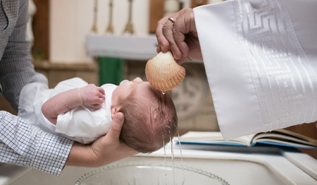 Liedjes bij de doop: 9x inspiratie voor een doopdienst