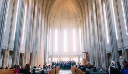 Welk lied zingen mensen graag in de kerk? 