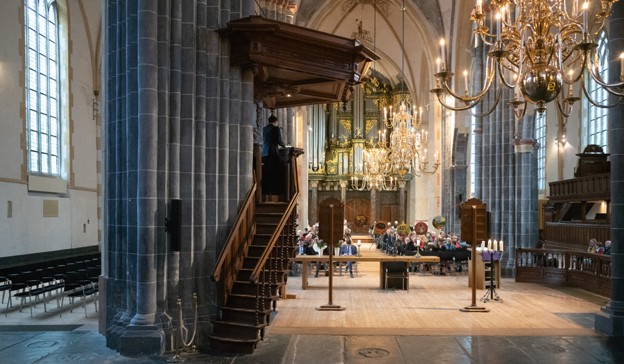 Wat maakt een kansel typisch protestants? Ontdek de betekenis en vormgeving