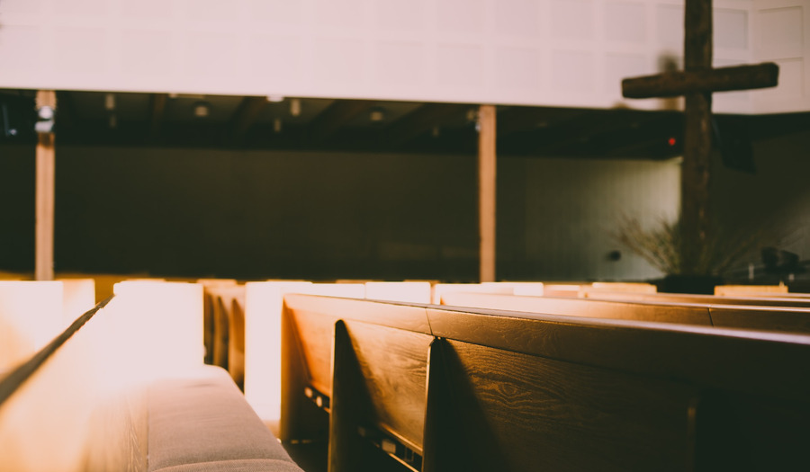 Gedicht bij Stille Zaterdag: 'Vader, in uw handen leg ik mijn geest'