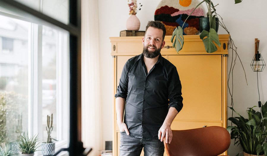 Column Rokus: Waarom het kruis boven de deur mij elke zondag stil kreeg