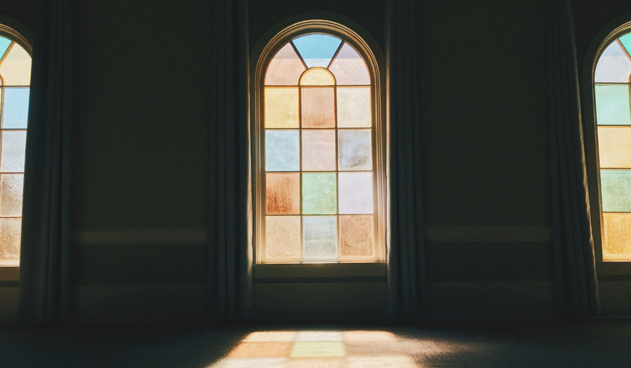 Column Elbert: Is God te vangen in een kooitje?