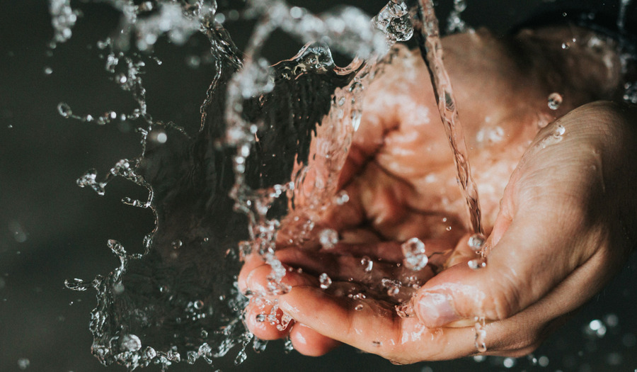 Twintigers vinden geloof opnieuw: ‘Kan ik hier gedoopt worden?’