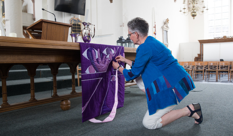 Het Antependium in de kerk: een lap stof met betekenis 