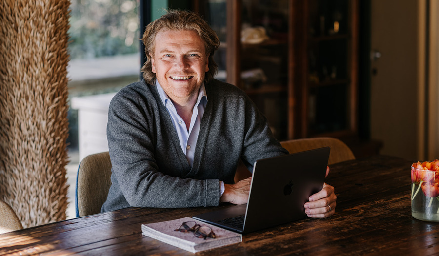 Column Bas Ragas: Wees stil en weet dat ik God ben...