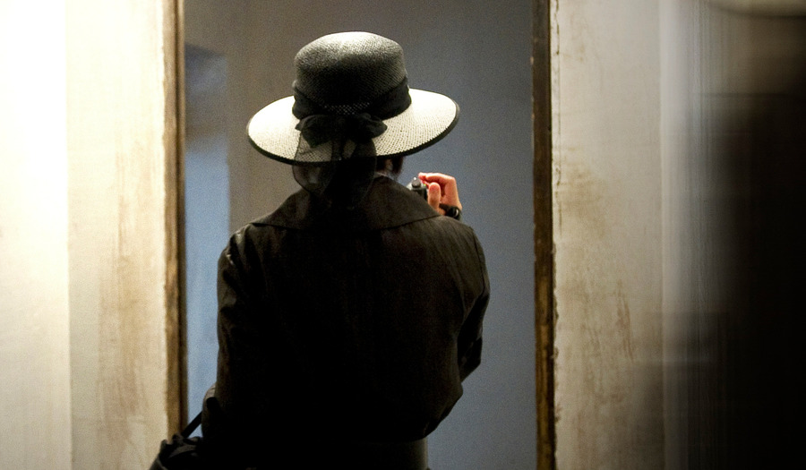 Hoedjes en rokken: de symboliek van zondagse kleding in de kerk