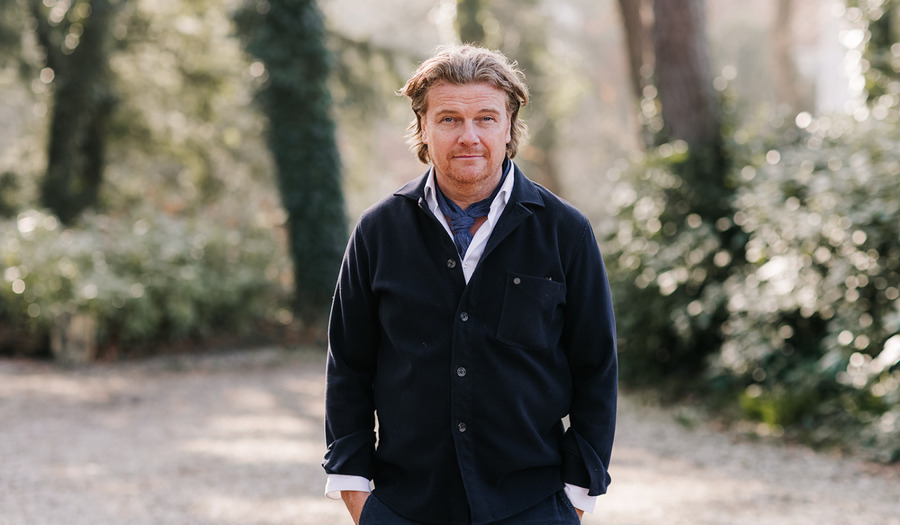 Column Bas: Wees niet bang en sta op in het licht