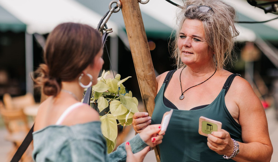 Ella en Maria laden op bij Graceland: 'Hier is ruimte om jezelf te zijn' 