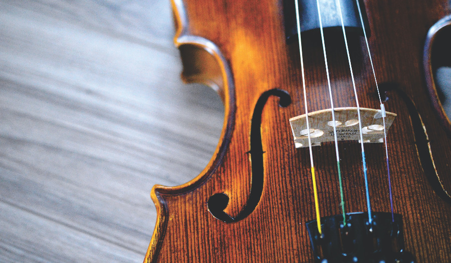 Luistertip: The Violins of Hope van Sunshine Cleaners 
