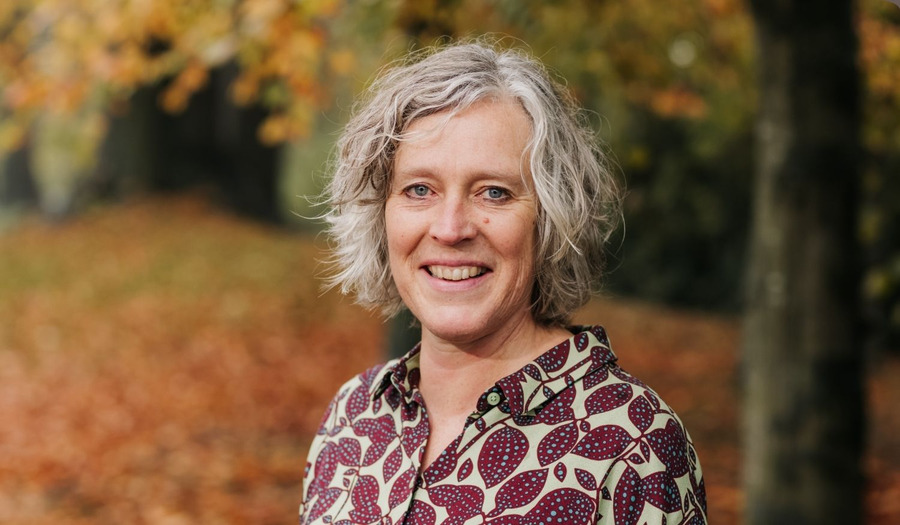 Column Theanne: Onder het asfalt droomt het gras