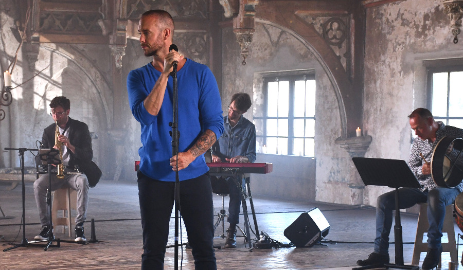 Lied 975: Jezus roept hier mensen samen (+ bladmuziek)
