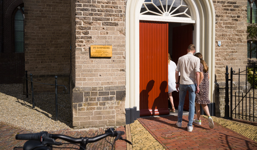 Column Elbert: Daten met de dorpskerk